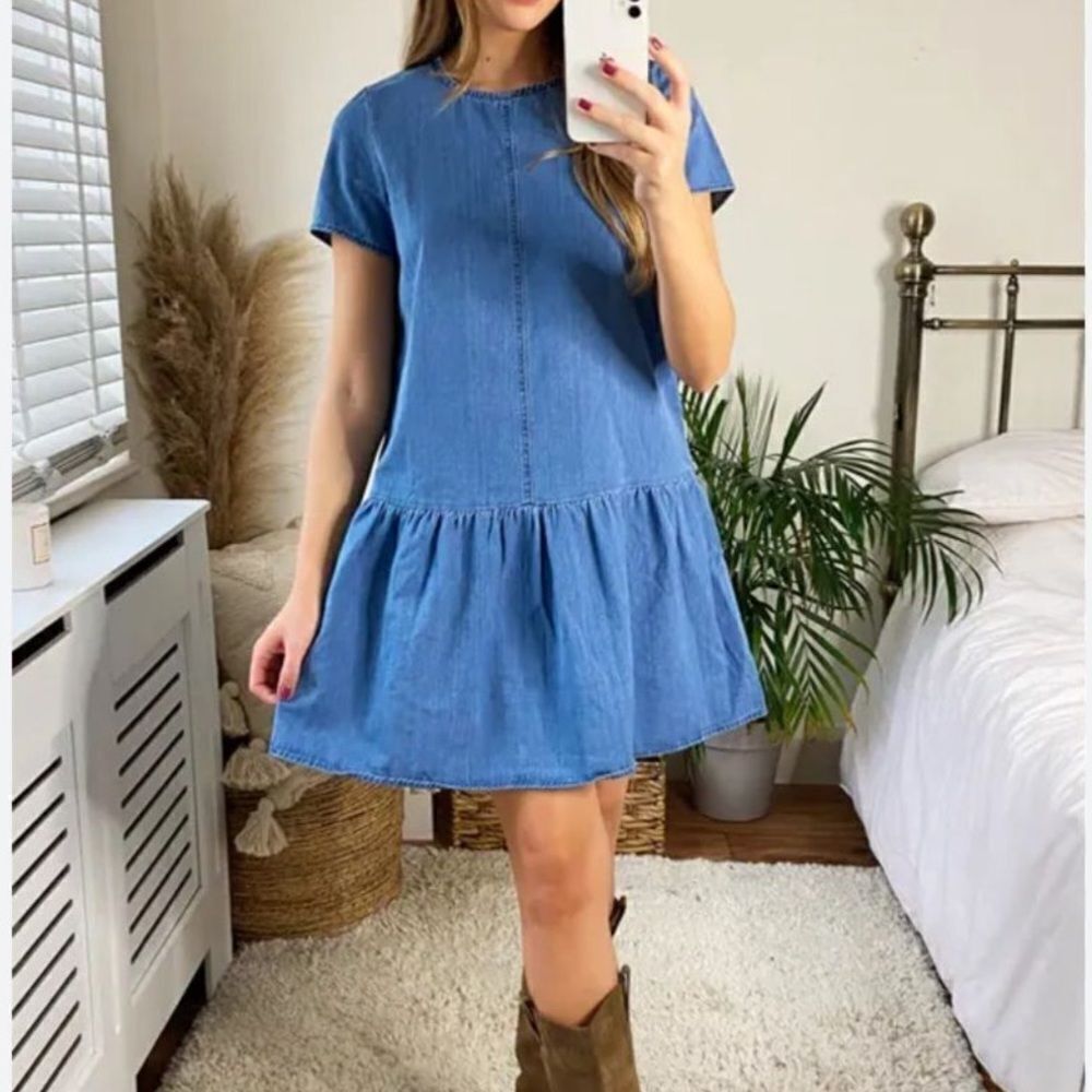 Noisy May Blue Denim Smock Dress Drop Hem
Dress(Size Medium)